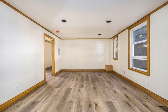 Foto del edificio - 1702 Paru St. #A - 5 bedoom | 2 bath | Low...