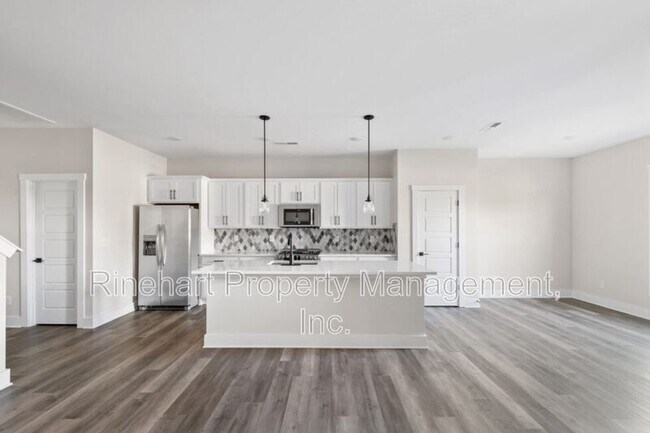 Foto del edificio - 676 Melville Dr