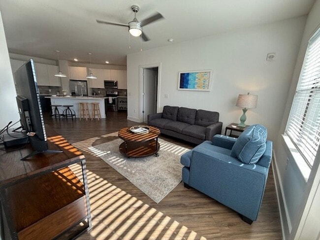 Building Photo - 455 Legends Pl