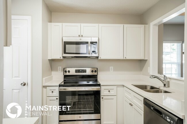 Building Photo - 1915 Collier Rd