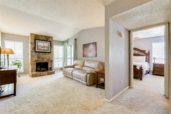 Building Photo - 17331 Red Oak Dr
