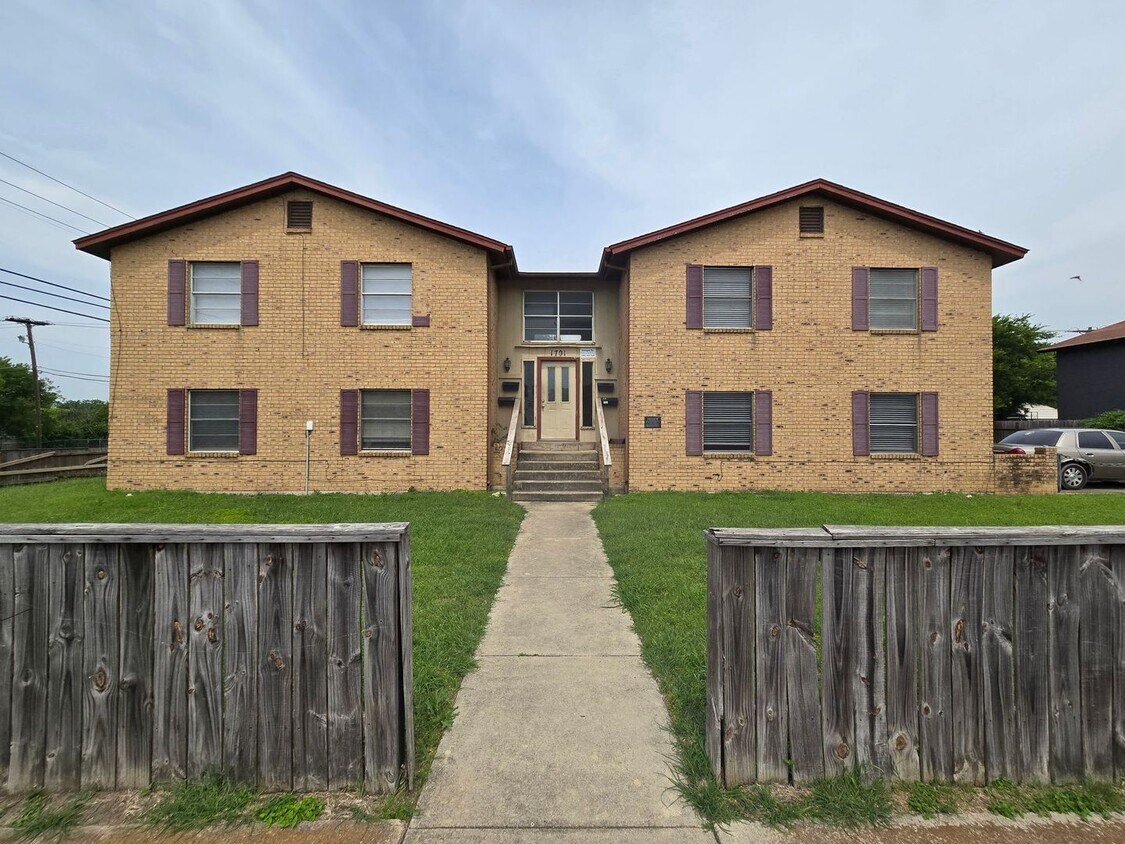 Primary Photo - RENT REDUCTION & SPECIAL / SECTION 8/HUD A...