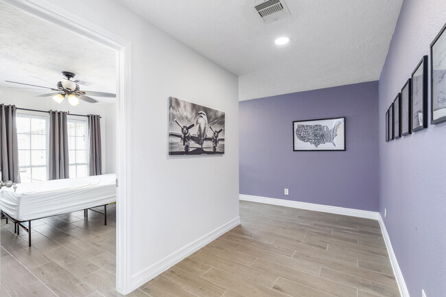 Foto del edificio - 6001 Rogerdale Rd