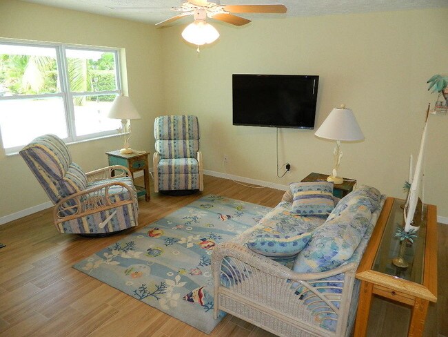 Foto del edificio - 5104 SE Horseshoe Point Road