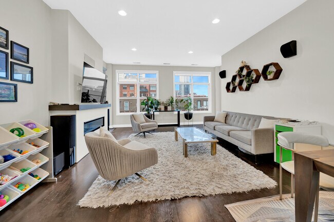 Foto del edificio - 550 W Fulton St