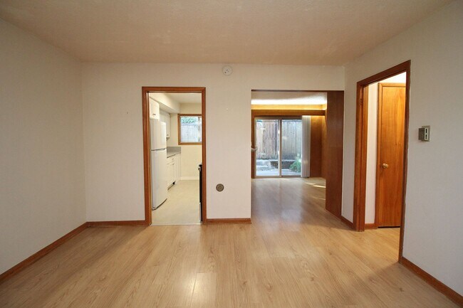 Foto del edificio - 3200-3236 SW Marigold St