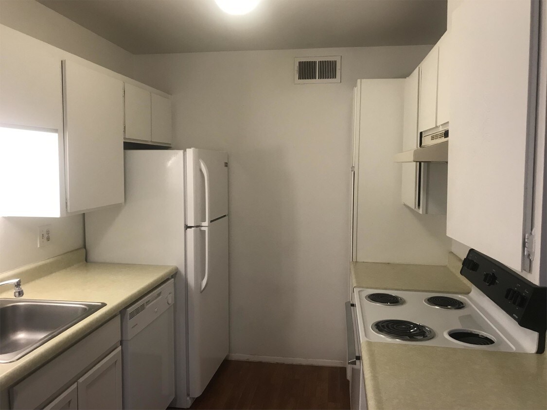 Primary Photo - 1701 Algodones St NE