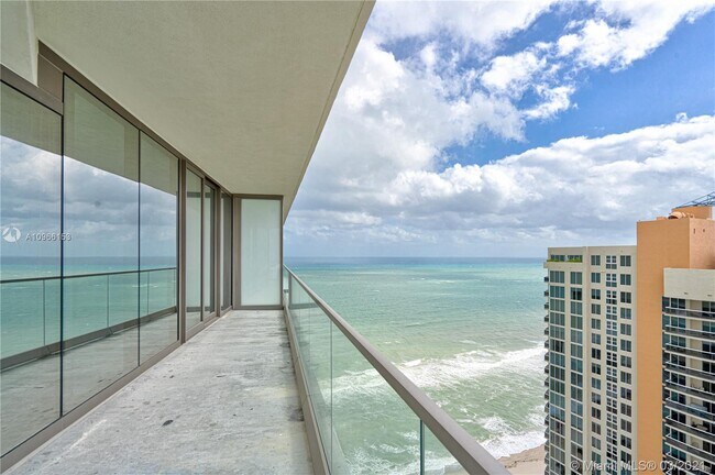 Foto del edificio - 18975 Collins Ave