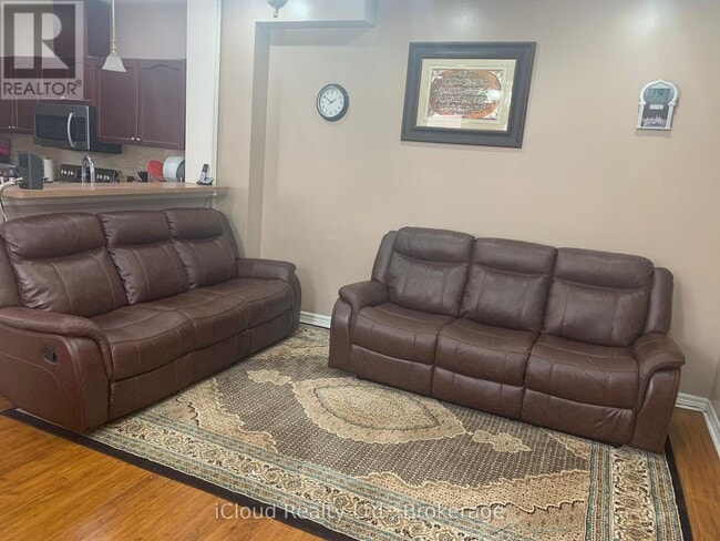 Photo du bâtiment - 7333 Cork Tree Row