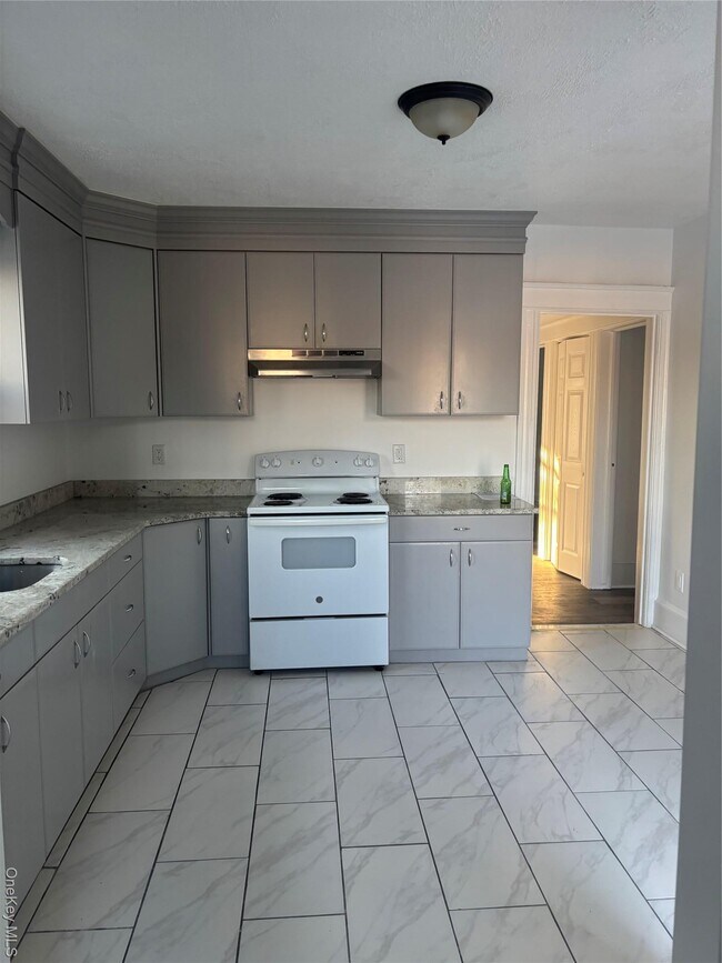 Building Photo - 20 N White St