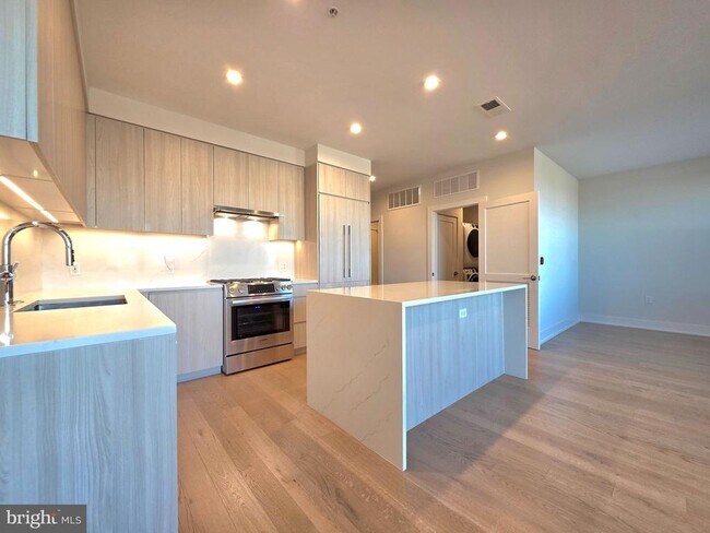 Foto del edificio - 737 Swann Ave