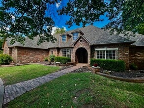 Building Photo - 1808 Oak Forest Dr