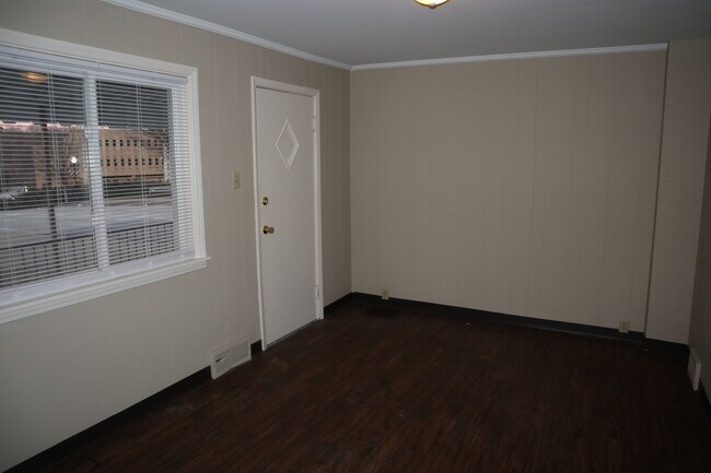 Building Photo - 523 East St