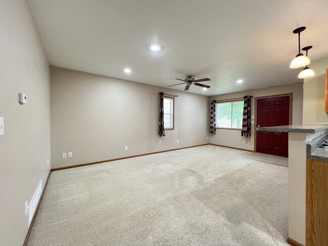 Foto del edificio - 511 Sapphire Cir