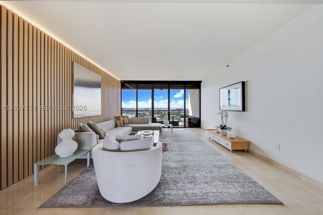 Foto del edificio - 1000 N Venetian Dr