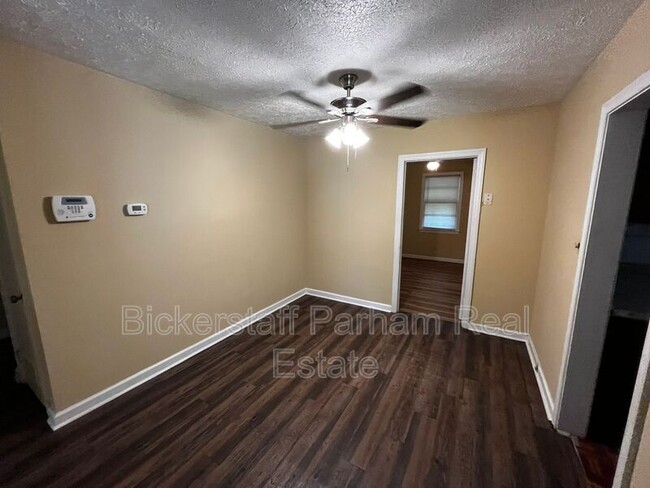 Building Photo - 4445 Sims St