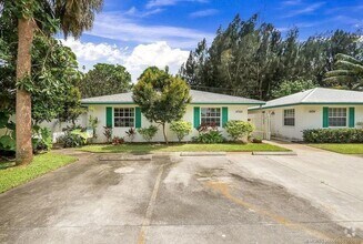 Building Photo - 4700 SE Compass Way