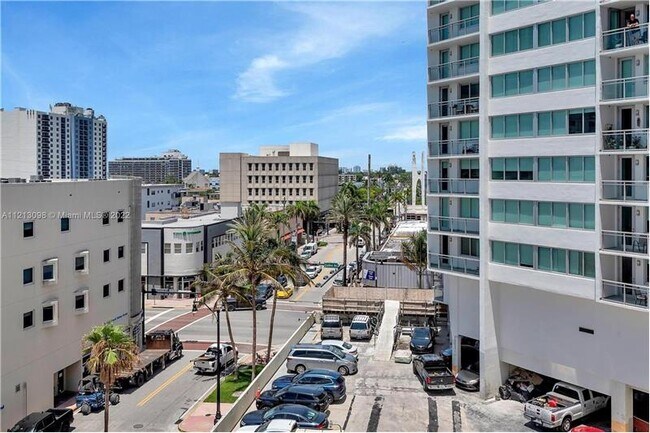 Foto del edificio - 7135 Collins Ave