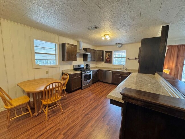 Foto del edificio - 6226 Summerhill Pl