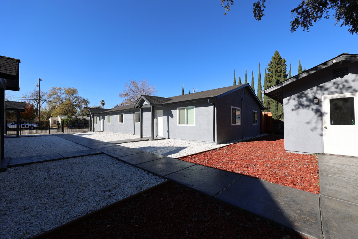 761 Almond St Unit B, Yuba City, CA 95991 Condo for Rent in Yuba City, CA