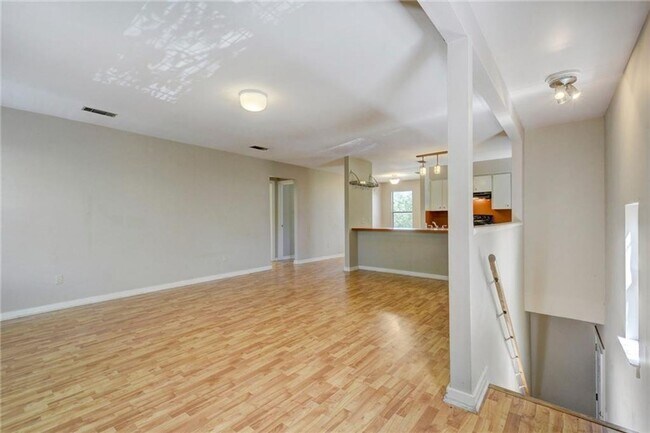Photo - 1305 Lorrain #E Townhome