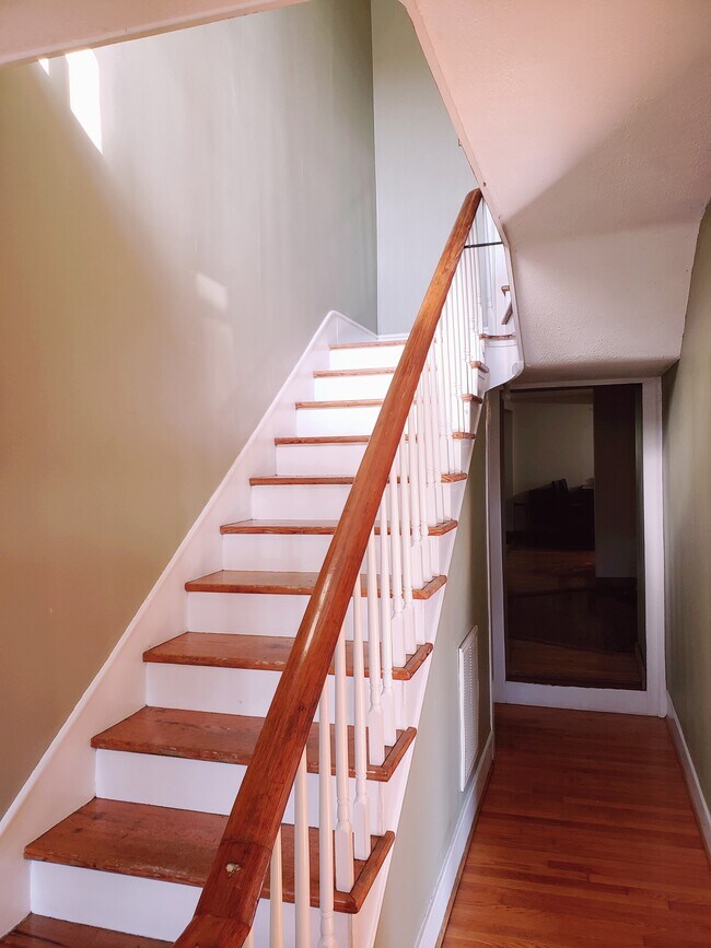 Entry way - 5425 Jesse Bennett Way