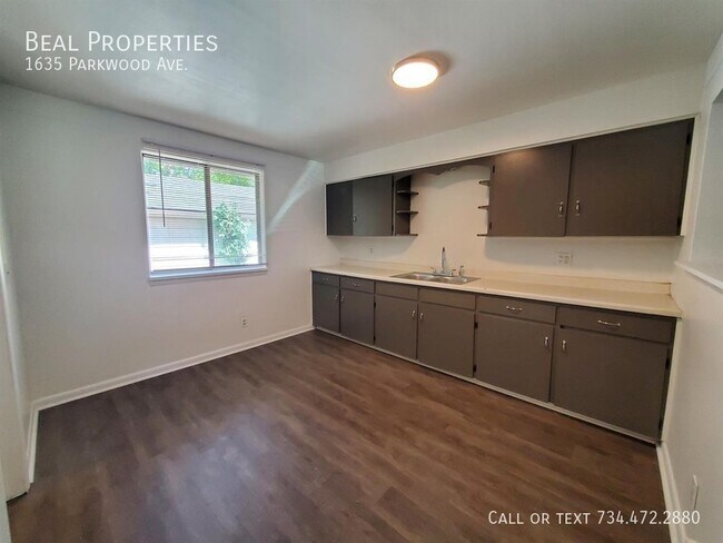 Foto del edificio - 1635 Parkwood Ave