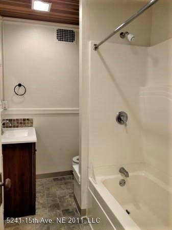Foto del edificio - 5241 15th Ave NE
