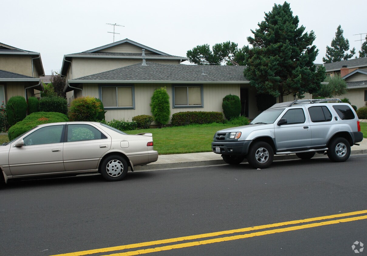 Primary Photo - 1220 Halford Ave