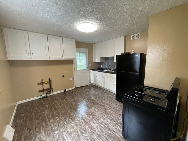 Foto del edificio - Cozy Peaceful 2 Bedroom Milan Home with Garage