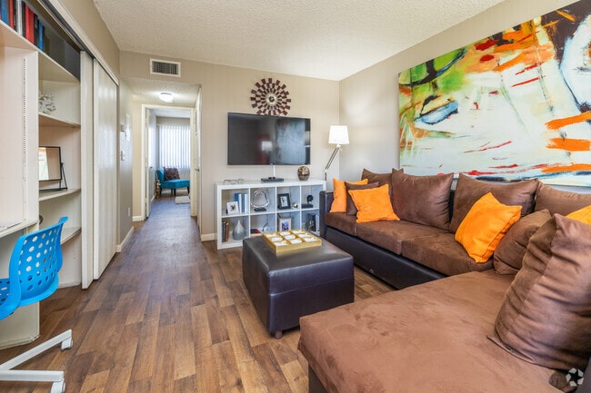 2BR, 1BA - 720SF - Living Room - Zona Verde Apartments