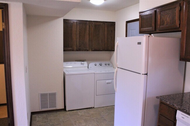 Foto del edificio - 709 S Foster Ave