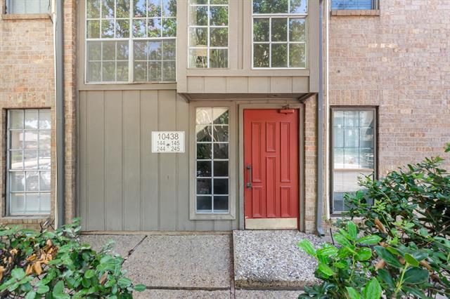 Building Photo - 10438 High Hollows Dr