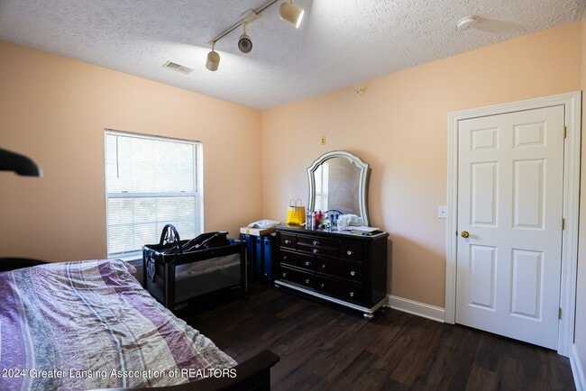 Photo - 268 W Saginaw St Apartment