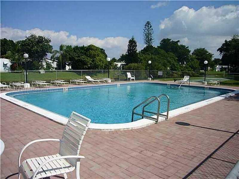 Foto del edificio - 6503 Winfield Blvd