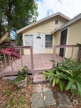 Building Photo - 1409 S Westmoreland Dr