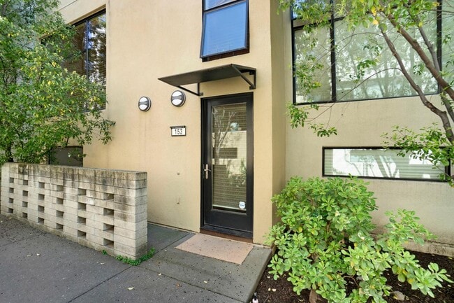 Building Photo - 153 City Limits Cir