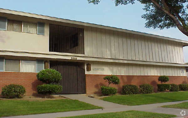 Building Photo - Crestview Apartments