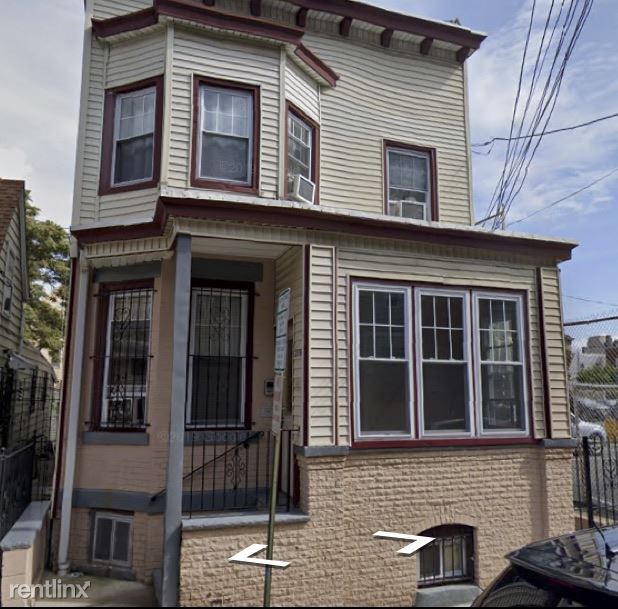 Building Photo - 2 br, 1 bath Triplex - 318 40th St