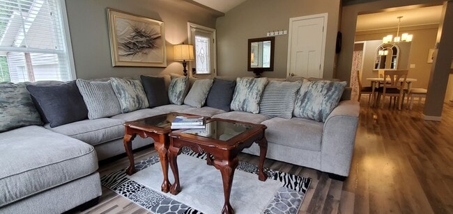 Foto del edificio - Furnished 3 Beds/2 Baths Old Mission Penin...