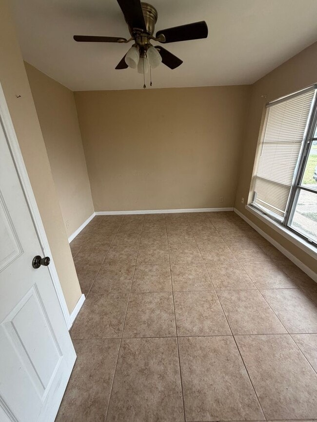 Building Photo - Cozy 3 Bedroom, 1 Bathroom Home!