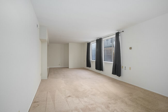 Building Photo - 1526 Verdi St