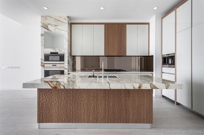 Building Photo - 2821 S Bayshore Dr