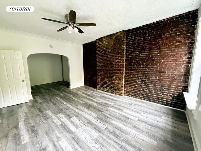 Building Photo - 109 5th Ave