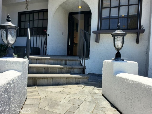 Building Photo - 219 W Escalones