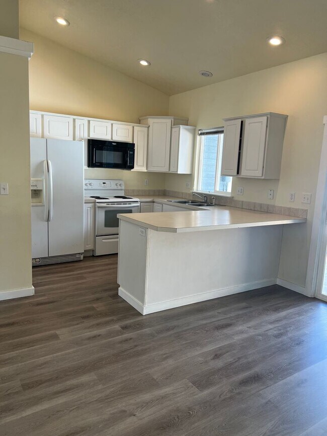 Foto del edificio - Coming soon! 3 bed single family home on a court