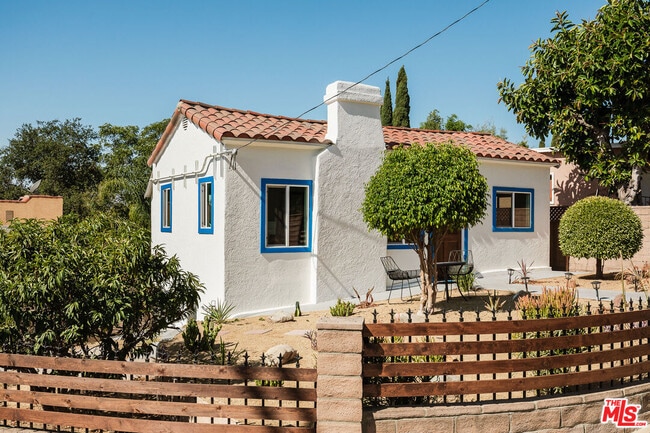 Building Photo - 4879 Hartwick St