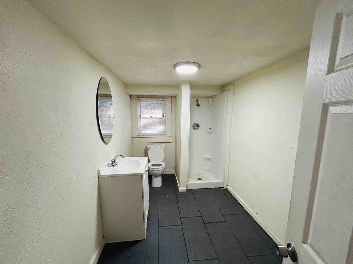 Foto del edificio - 1 Bed/1 Bath Duplex Home Available