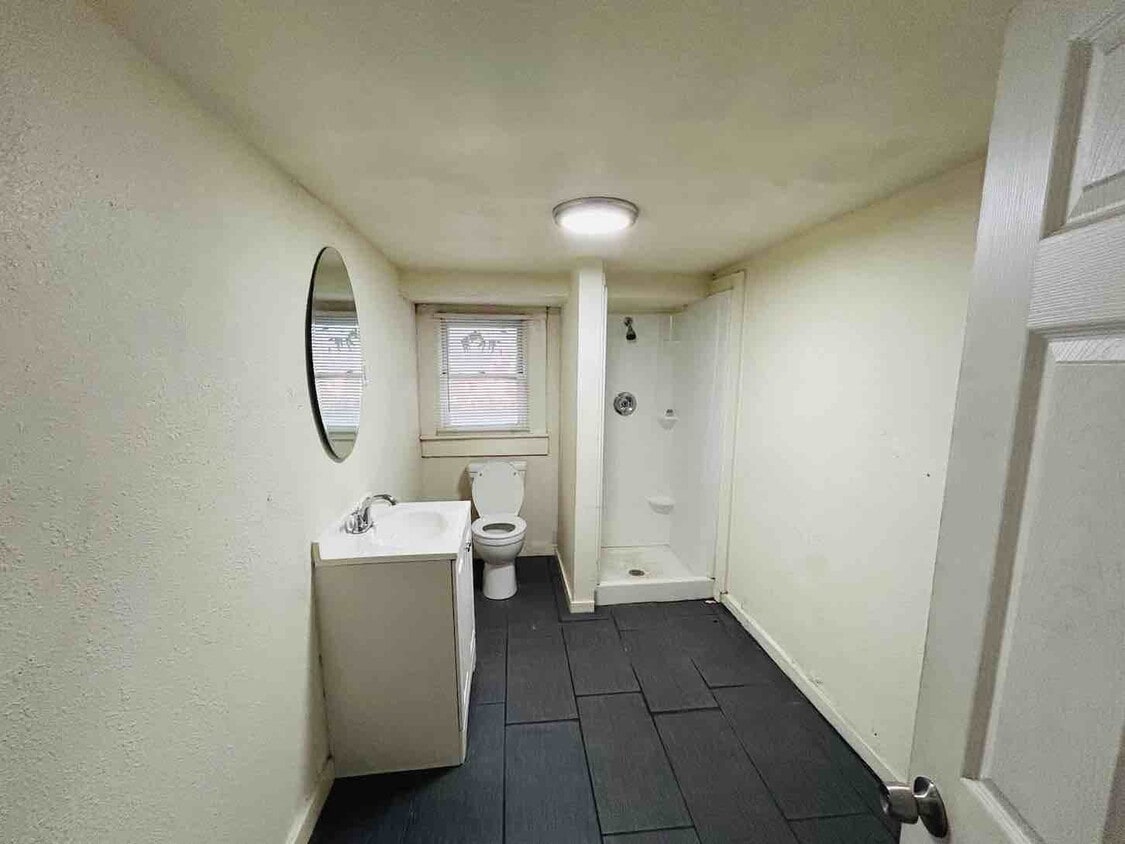 Building Photo - 1 Bed/1 Bath Duplex Home Available