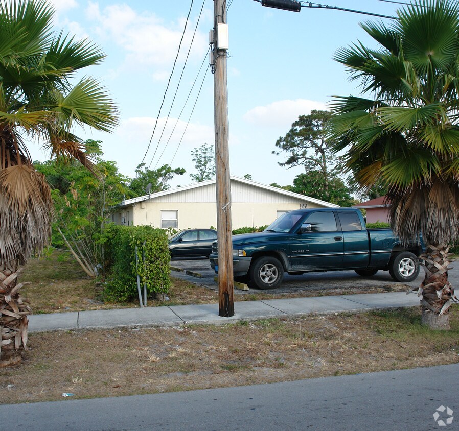Foto del edificio - 513 NW 22nd Ave